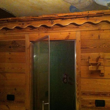 Les Trompeurs Chez Odette Bed & Breakfast Cogne Room photo