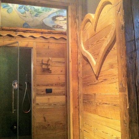 Les Trompeurs Chez Odette Bed & Breakfast Cogne Room photo