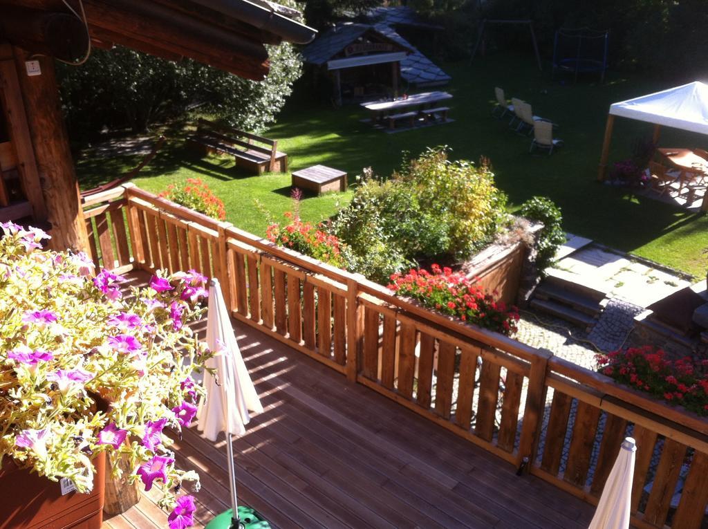 Les Trompeurs Chez Odette Bed & Breakfast Cogne Room photo