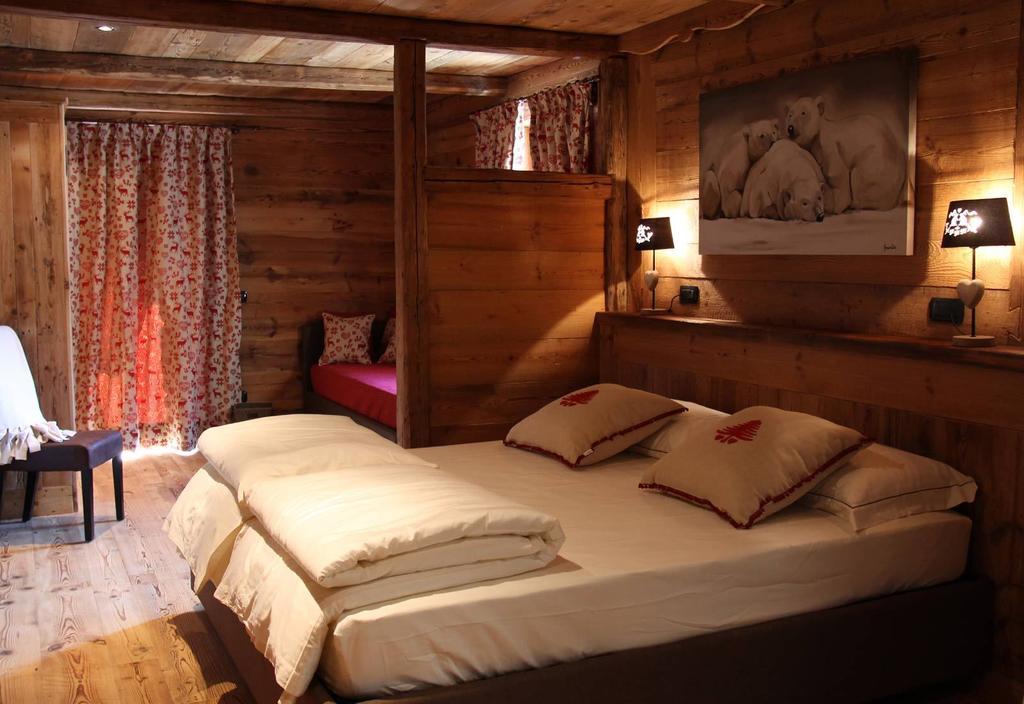 Les Trompeurs Chez Odette Bed & Breakfast Cogne Room photo