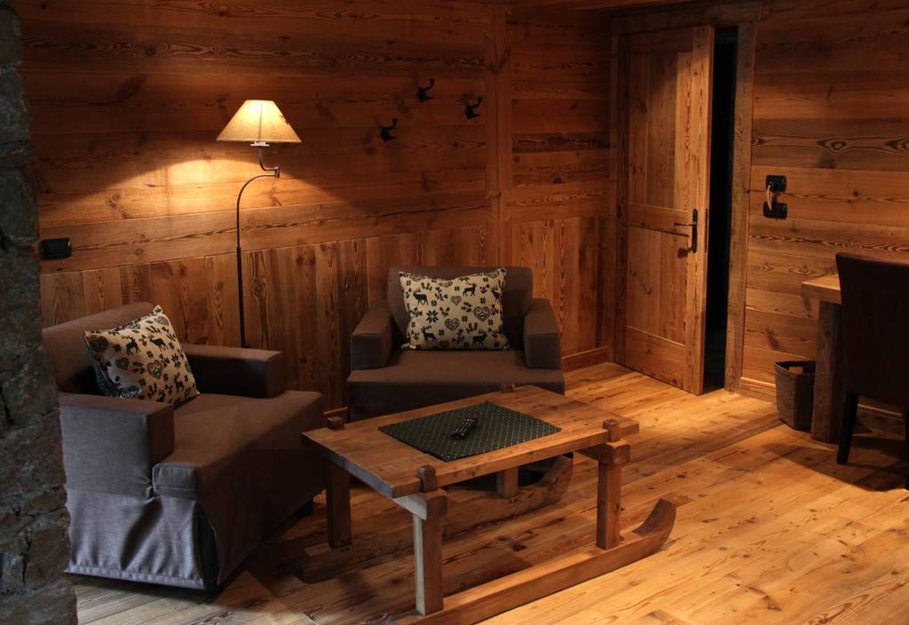 Les Trompeurs Chez Odette Bed & Breakfast Cogne Room photo