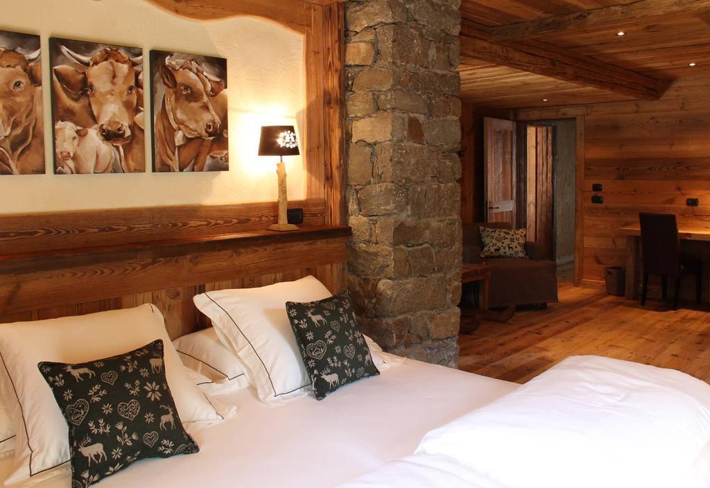 Les Trompeurs Chez Odette Bed & Breakfast Cogne Room photo