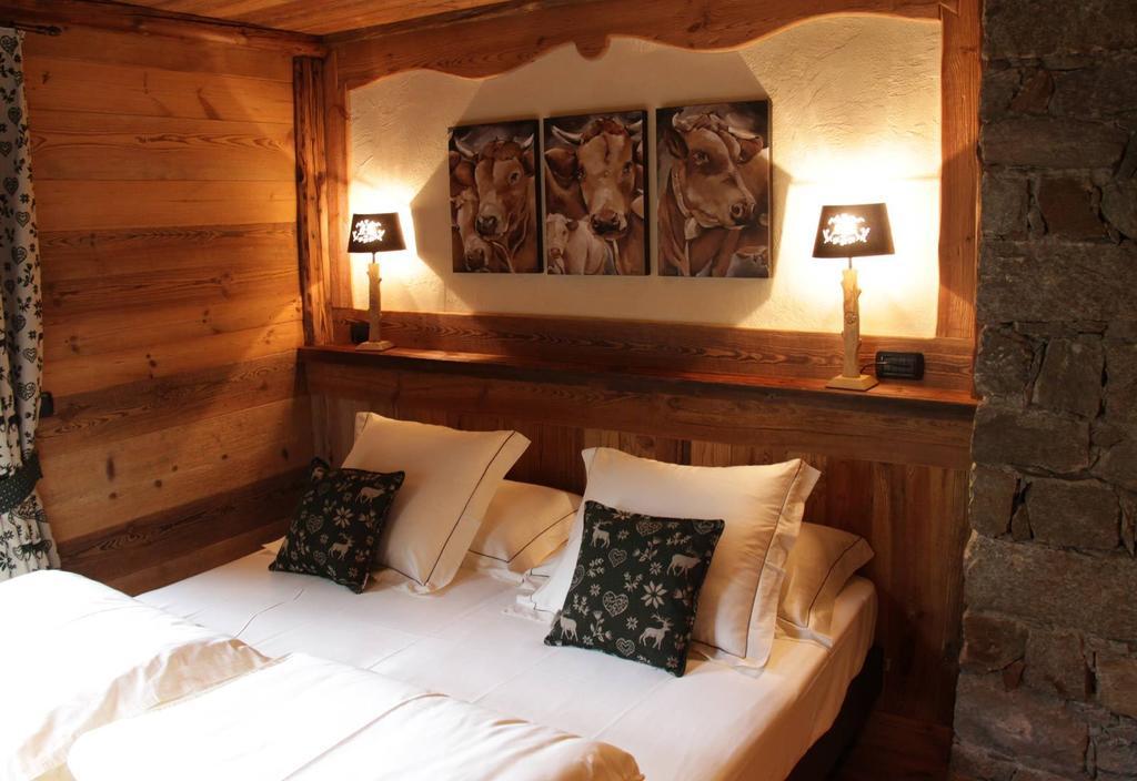 Les Trompeurs Chez Odette Bed & Breakfast Cogne Room photo